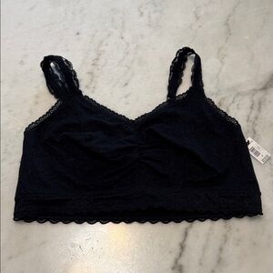 Lace Trim Wireless Bralette in Black